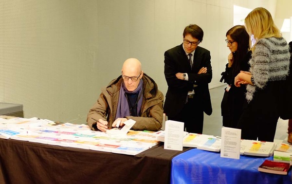 Séance de dédicace au 15e Congrès de l'Encéphale